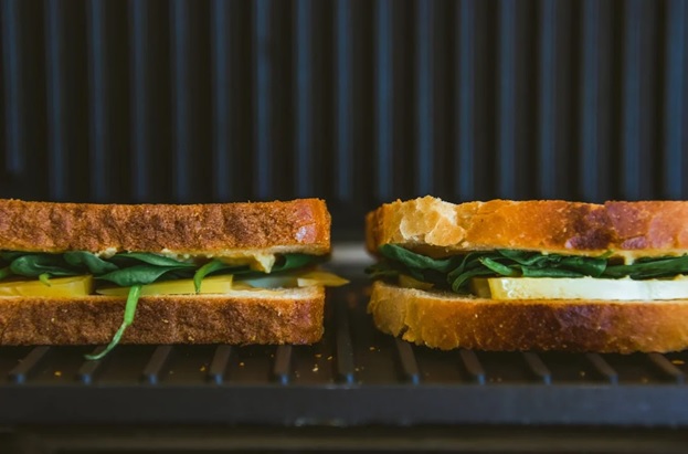 Electric grill cooking sandwiches Electric grill cooking sandwiches